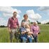 Der Tee wird direkt am Hof der Familie Zach in Handarbeit abgepackt.“ | © SONNENTOR